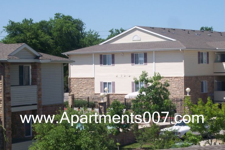 Landlord’s Lien. A landlord’s lien is a state law that allows a landlord to remove a tenant’s property from the rental unit to secure payment of delinquent rent. There must be a statement in a written lease, either underlined or in bold print, that allows the landlord the right to enter a rental unit and remove the tenant’s personal property.The rent must be delinquent in whole or in part for a landlord to seize any items. The law only allows a landlord to take certain non-exempt items such as televisions, VCRs, stereos, or computers. There are many items a landlord cannot take. Furthermore, the landlord must exercise a lien peacefully, so if a tenant refuses to allow a landlord entry or to remove the items, the landlord cannot exercise the lien. When the lien is exercised, the landlord must leave a notice of entry along with a written inventory of the items removed. The landlord must promptly return the items as soon as all fees and rent are paid. The landlord can charge money for packing, removing, or storing the items but only if authorized in a written lease. For more information, see ATC’s brochure, Landlord’s Lien. The one circumstance where a landlord can remove all of a tenant’s belongings without going to court first is when the tenant has abandoned the unit.